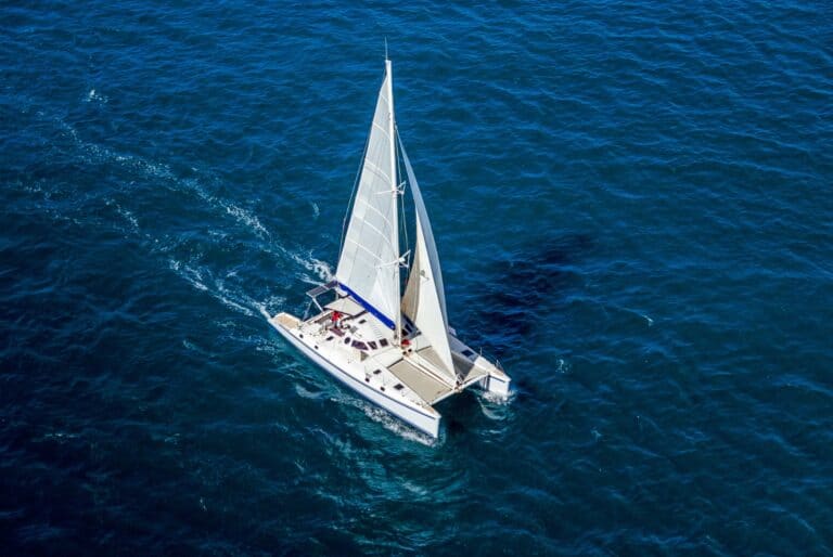 Croisière en catamaran à Kleftiko et Polyegos