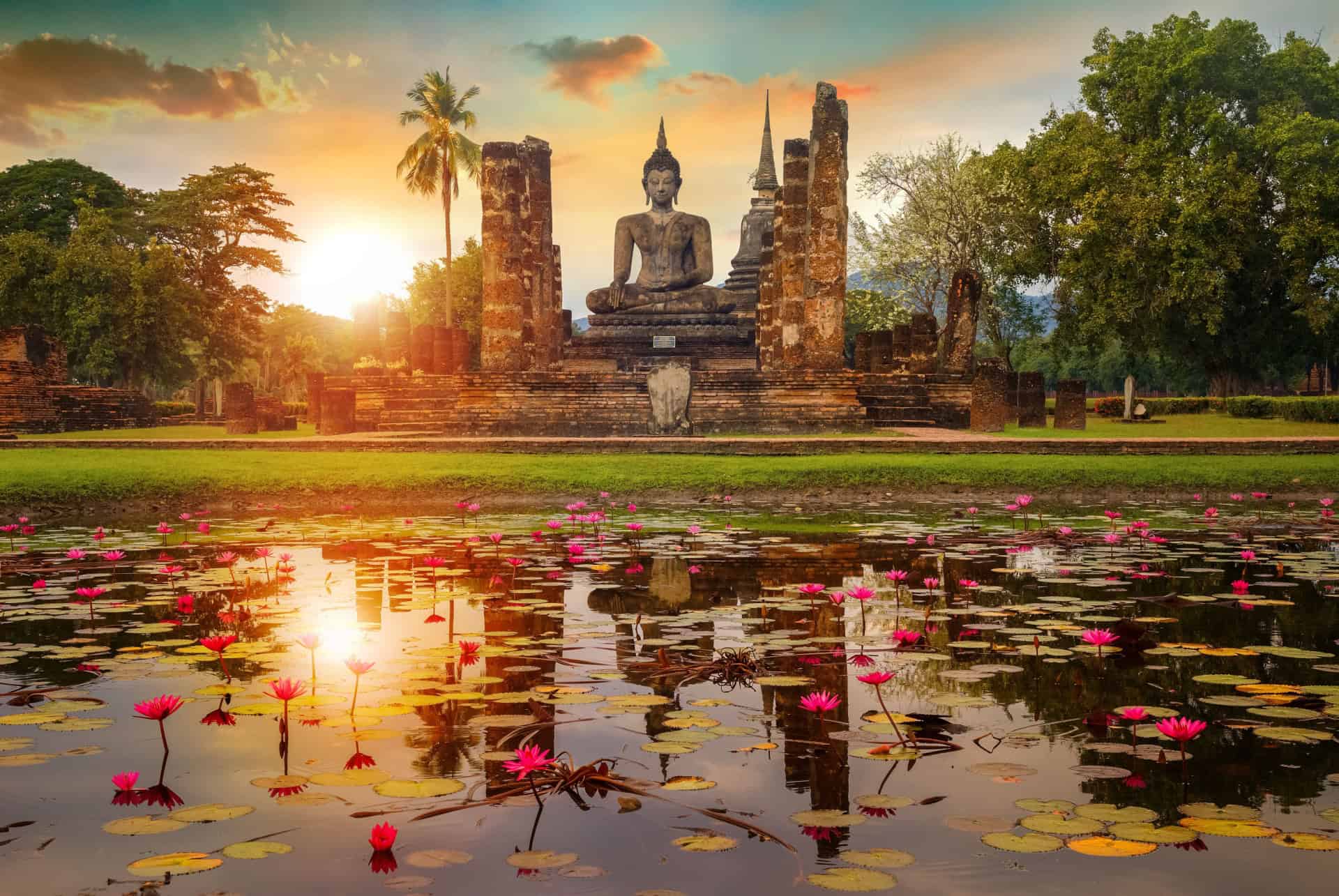 temple de Wat Mahathat dans la zone du parc historique de Sukhothai