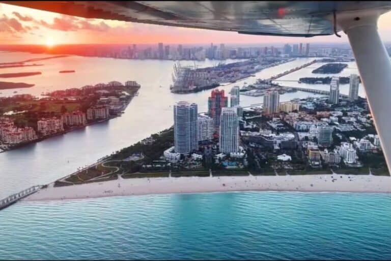 Vol en avion au-dessus de South Beach