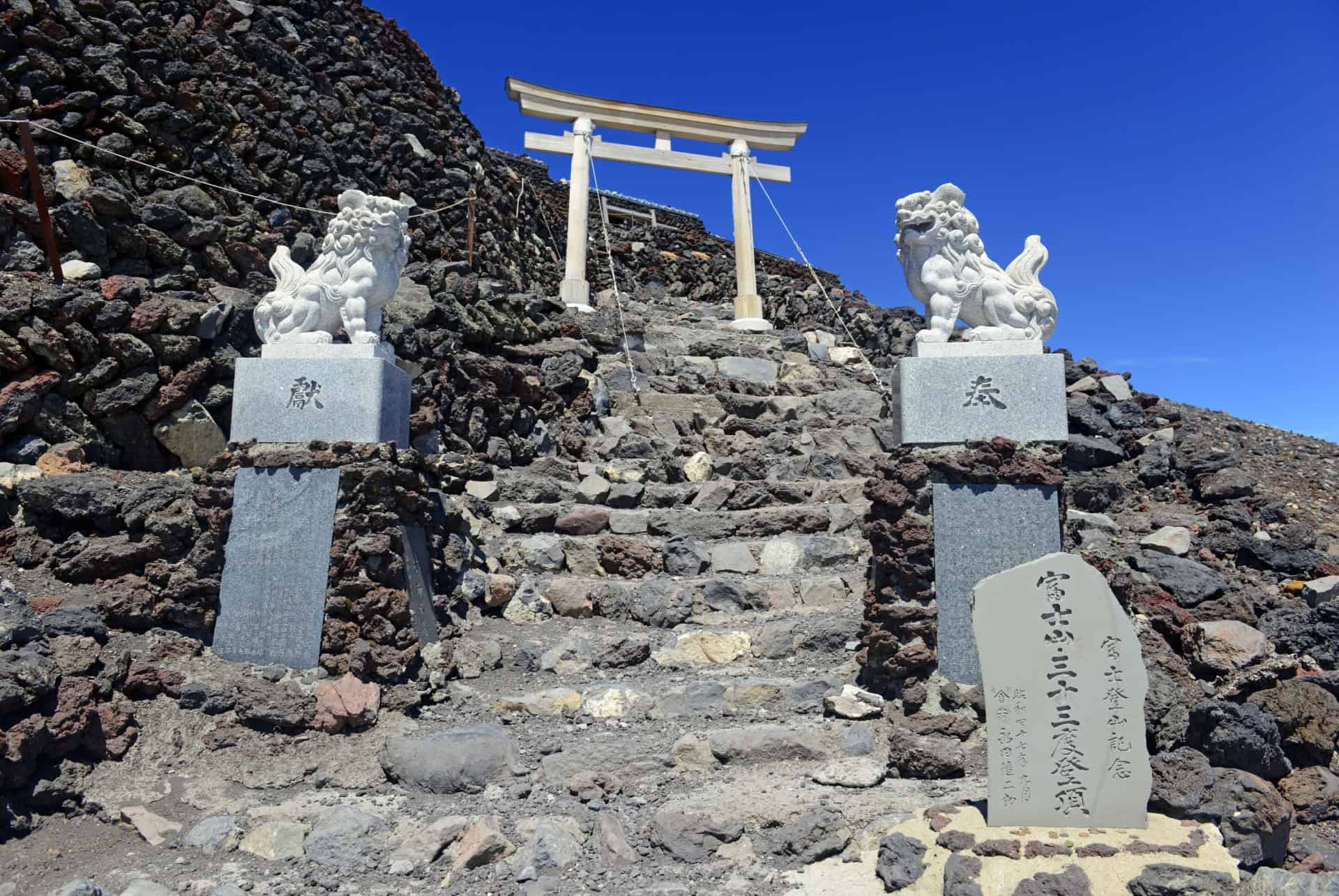 sentier escaliers mont fuji