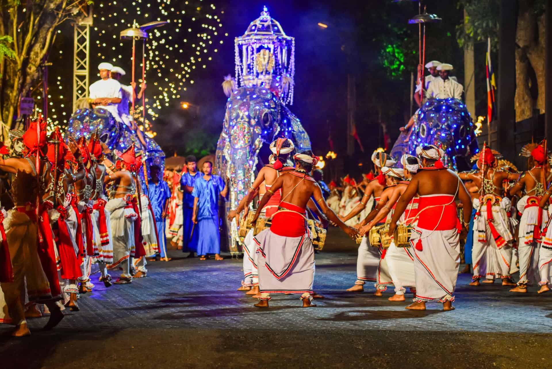esala perahera sri lanka