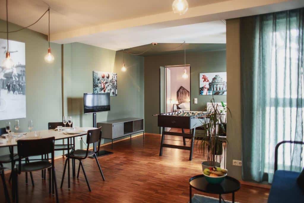 the circus hostel
