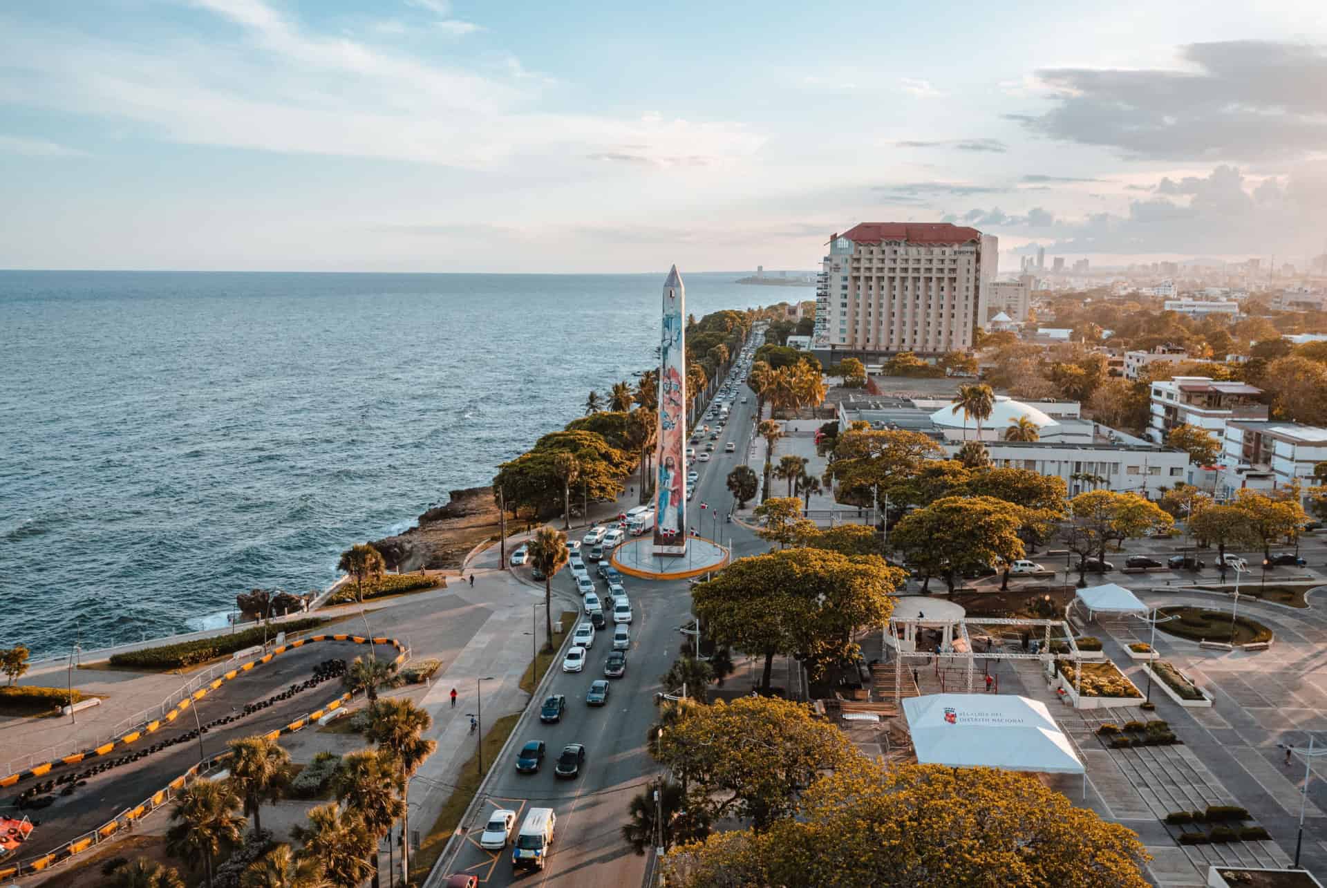 avenue en bord de mer a saint domingue