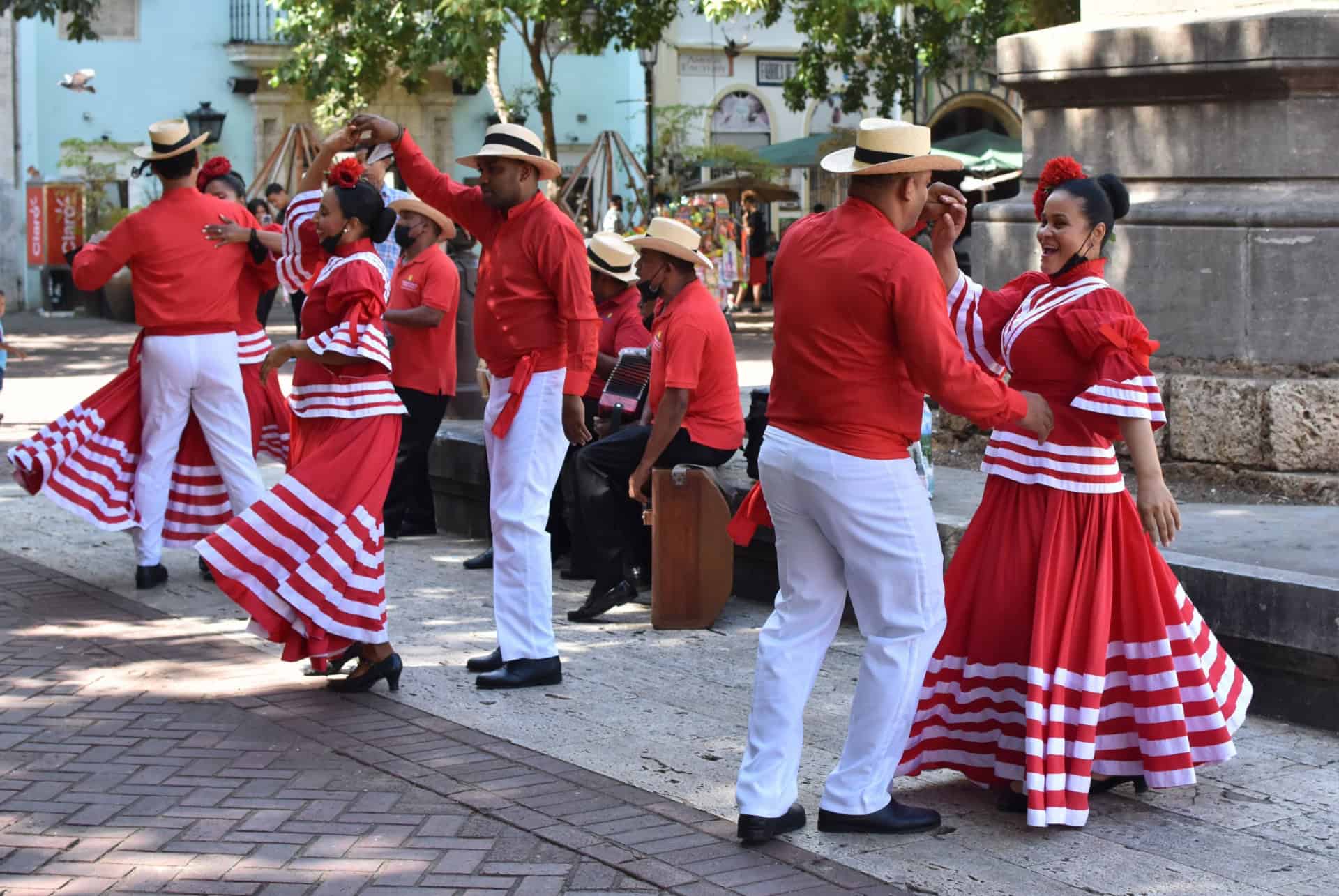 danseurs dans le centre ville de saint domingue