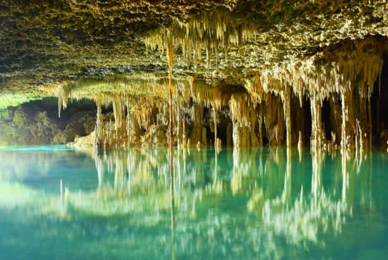 Excursion aux grottes de Rio Secreto