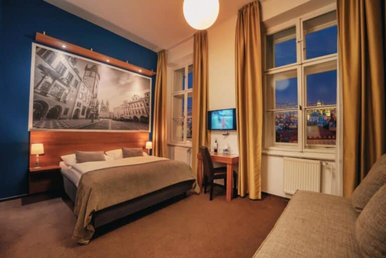 Metropolitan Old Town Hotel
