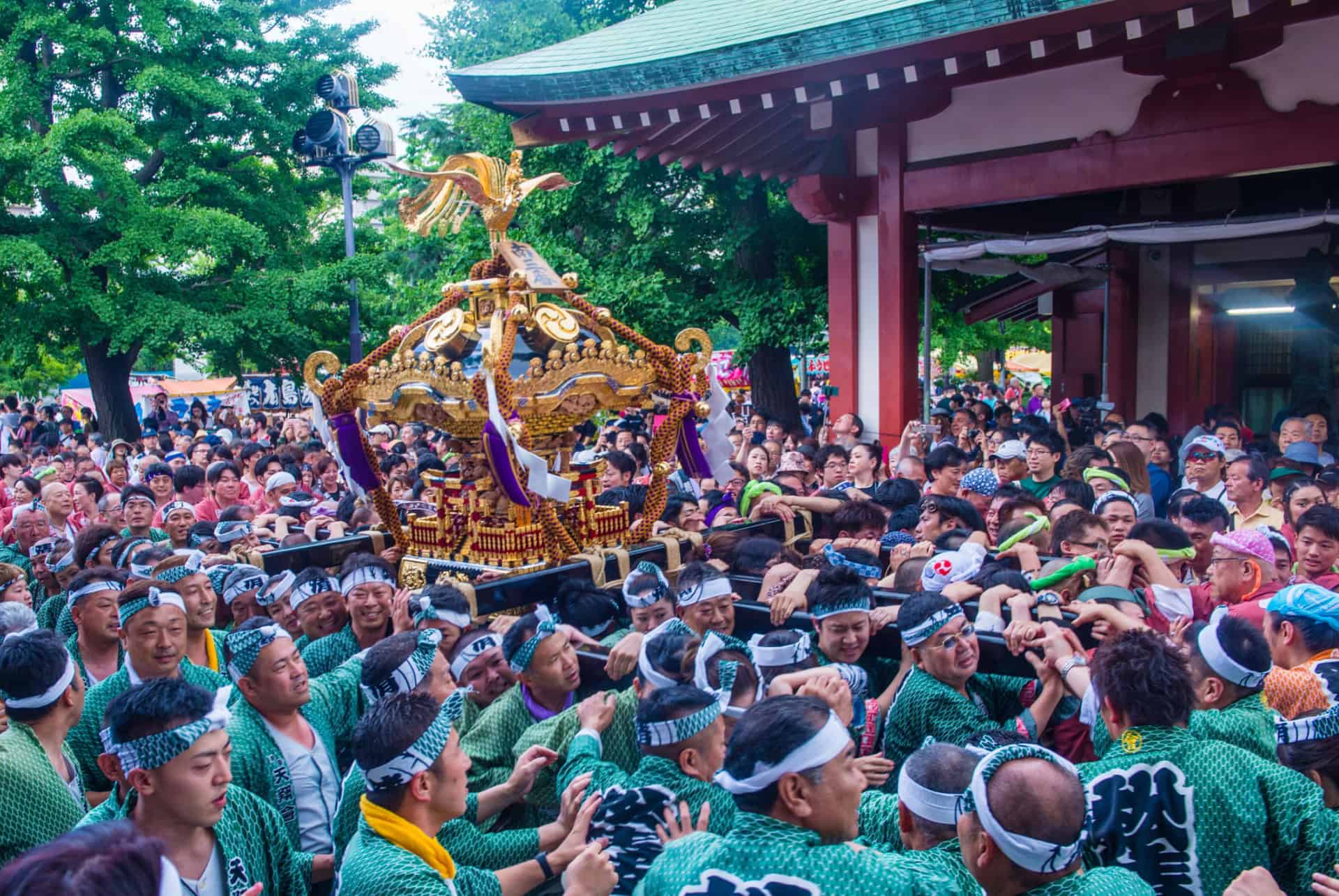festival majeur de kanda matsuri a tokyo au japon en mai