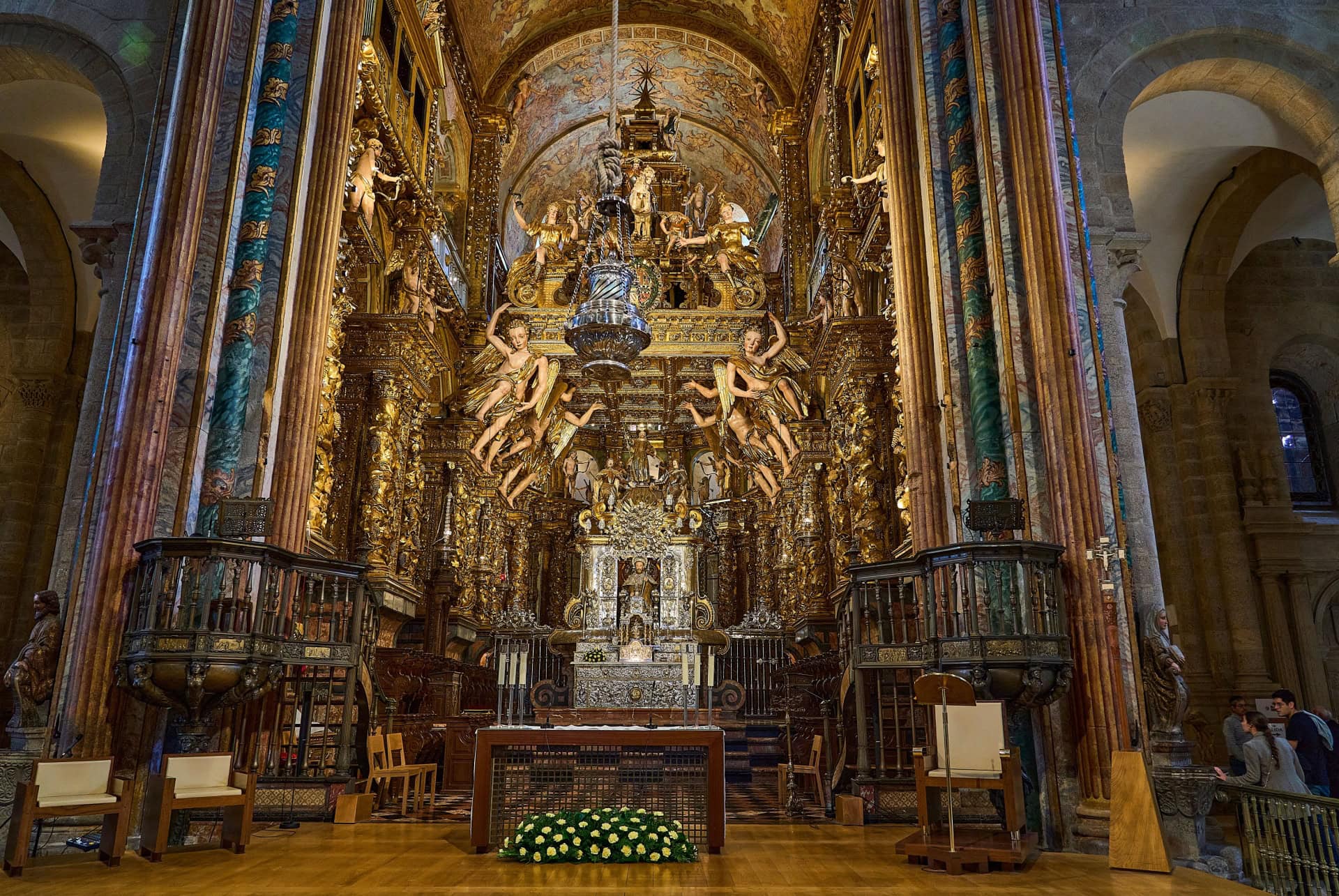 intérieur de la cathédrale de saint jacques de com^postelle