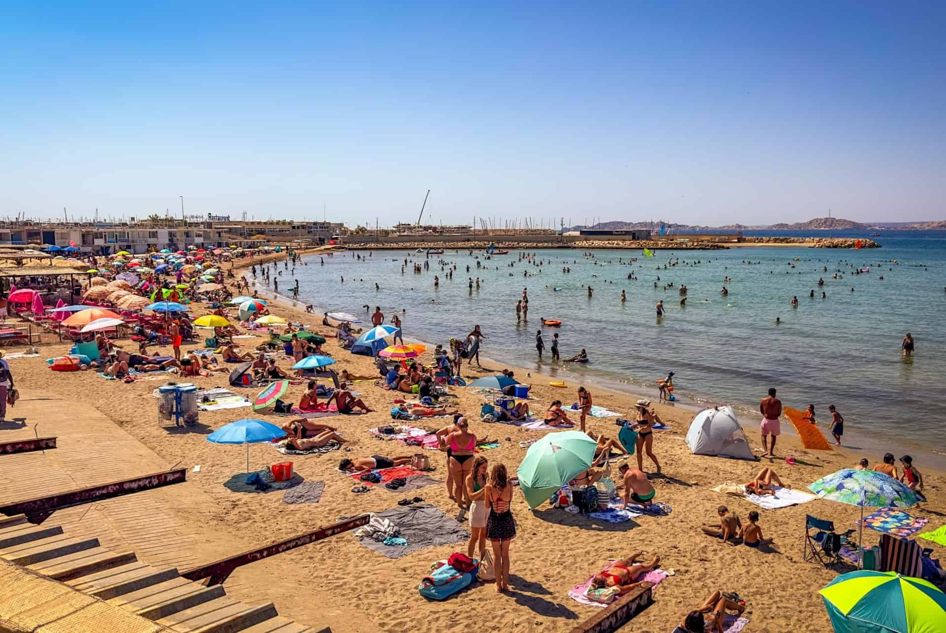 plage de la pointe rouge a marseille en juin