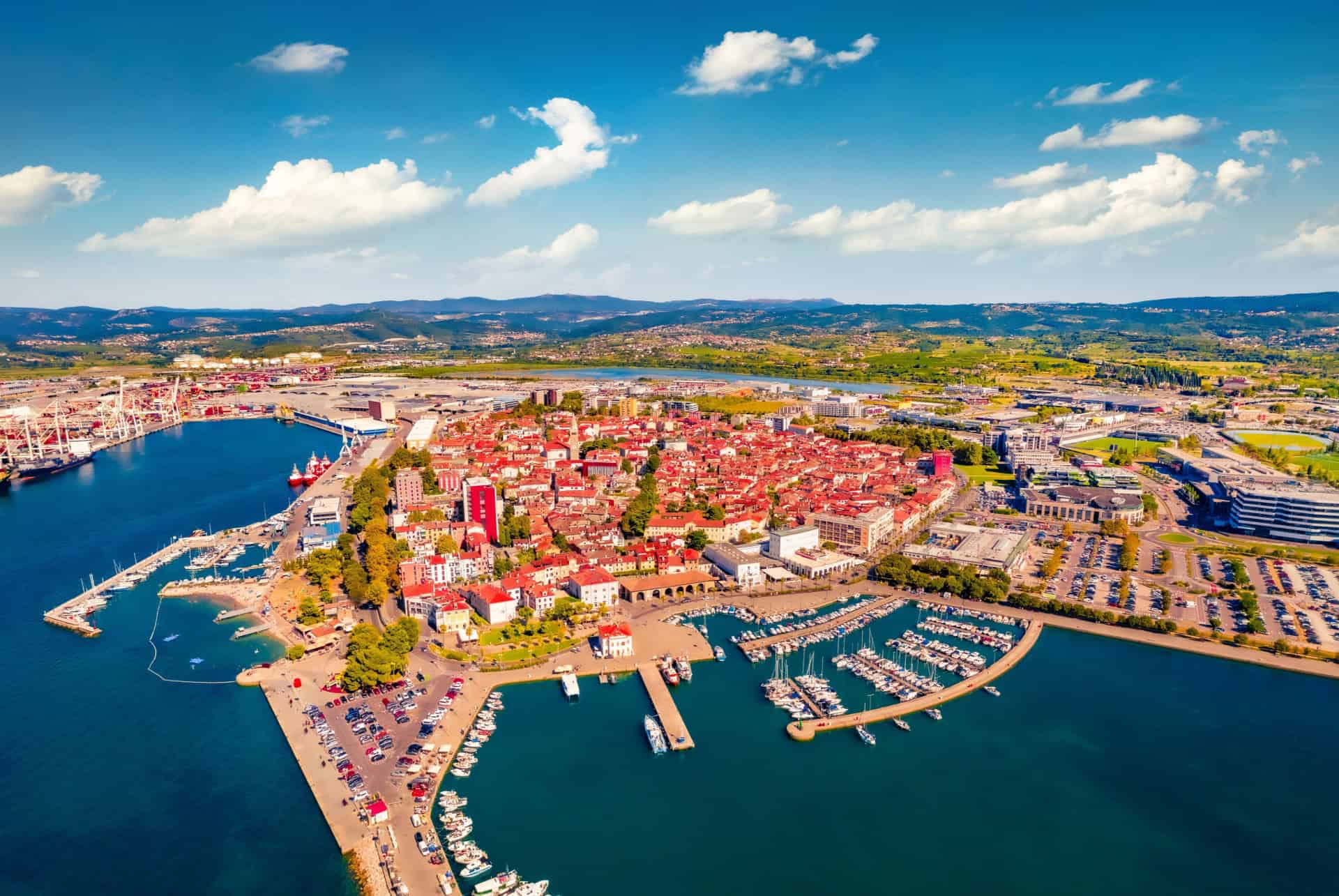 vue aerienne du port de koper