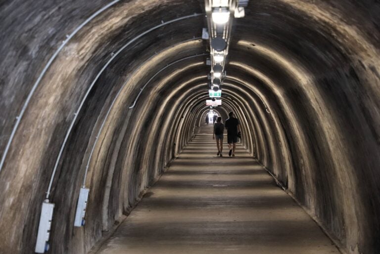 Visite guidée centre ville et tunnels de la 2GM
