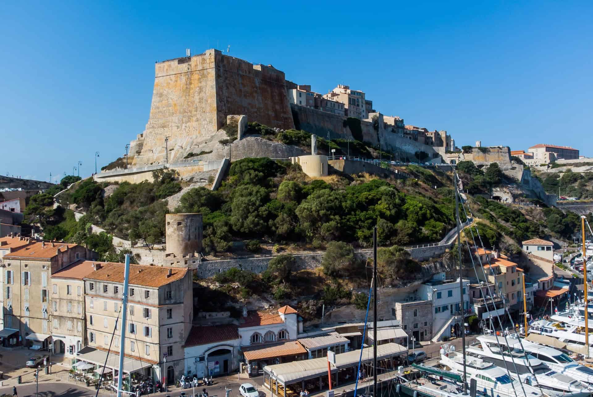 bastion etendard forteresse de bonifacio