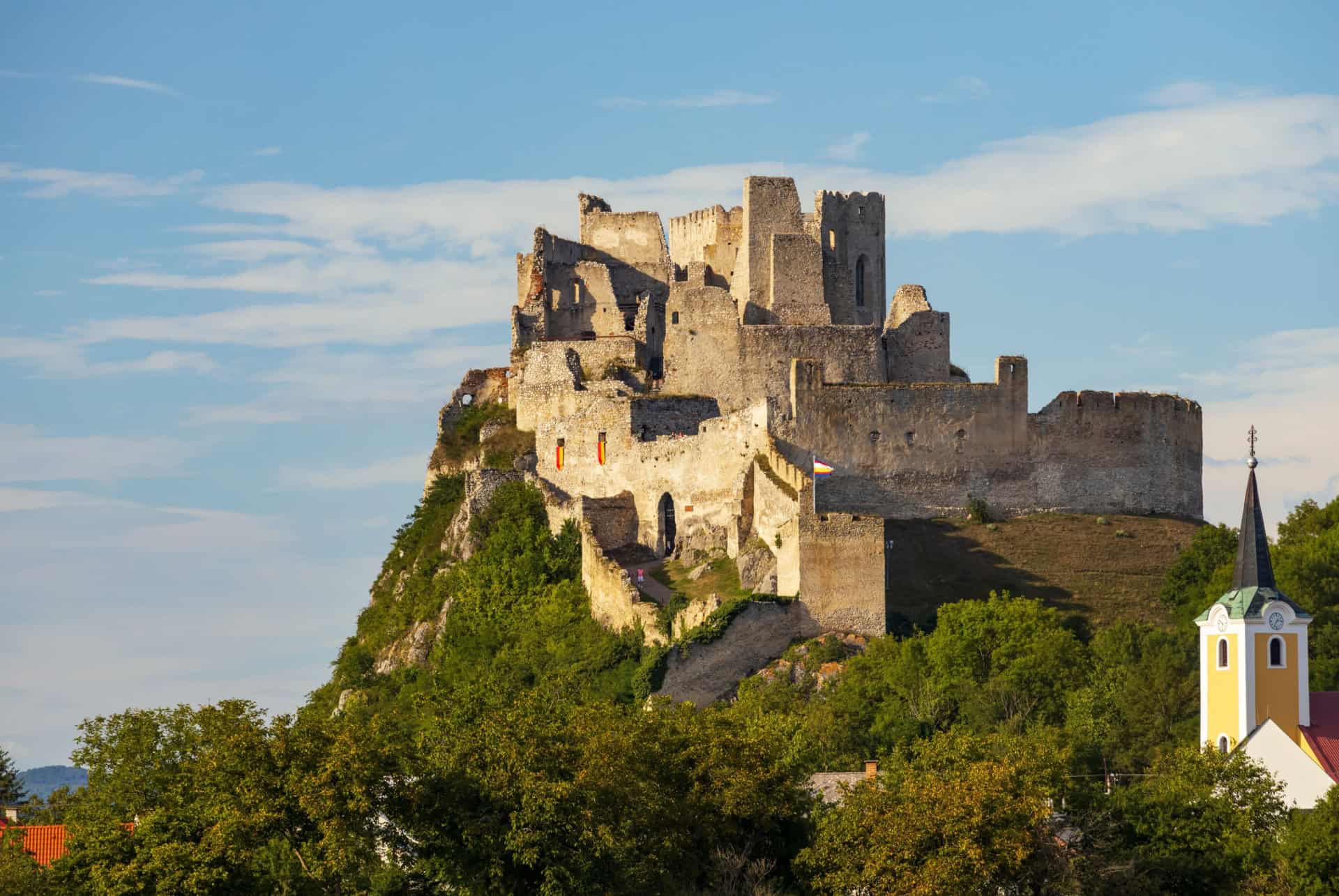 beckov plus beaux chateaux slovaquie