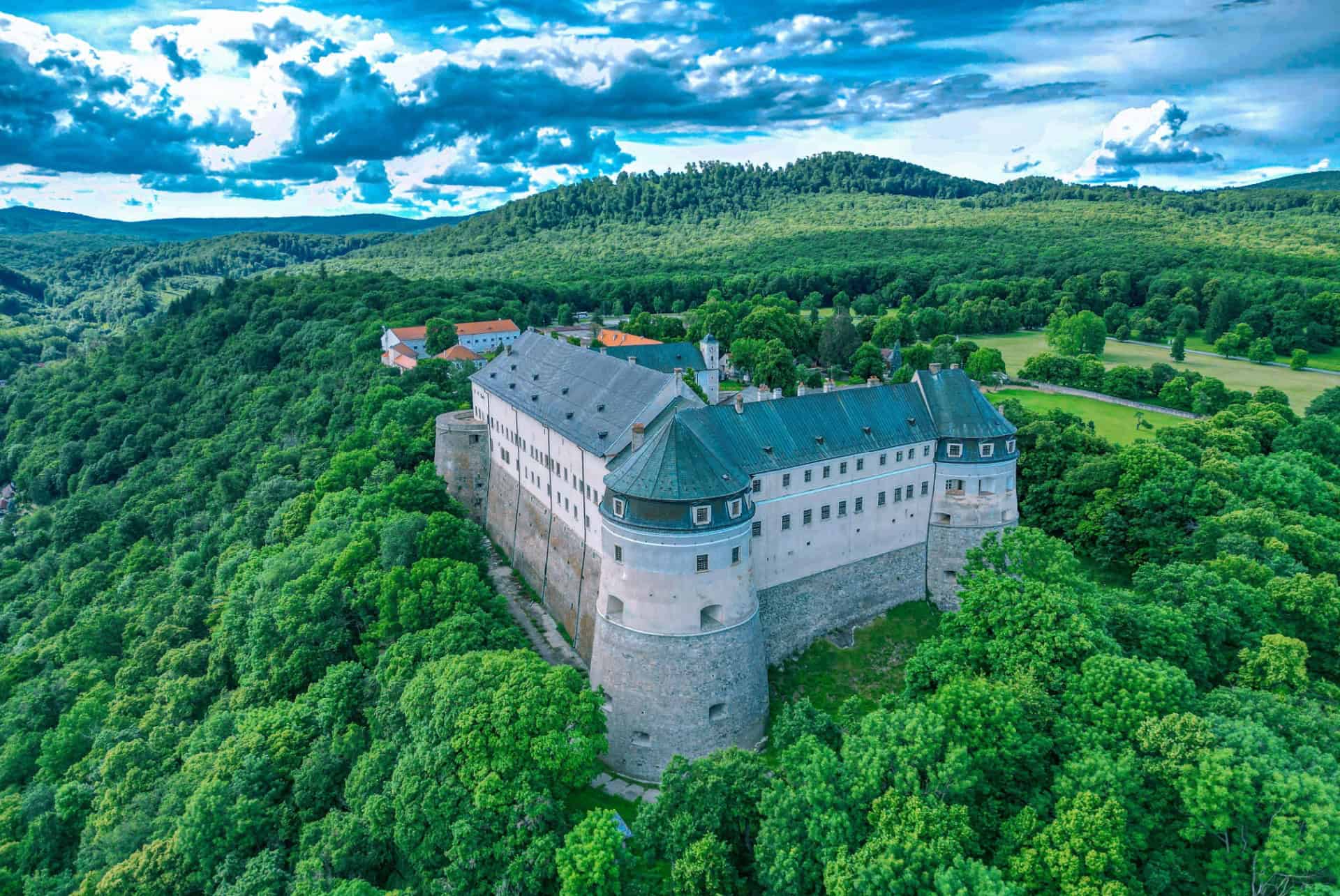 cerveny kamen plus beaux chateaux slovaquie