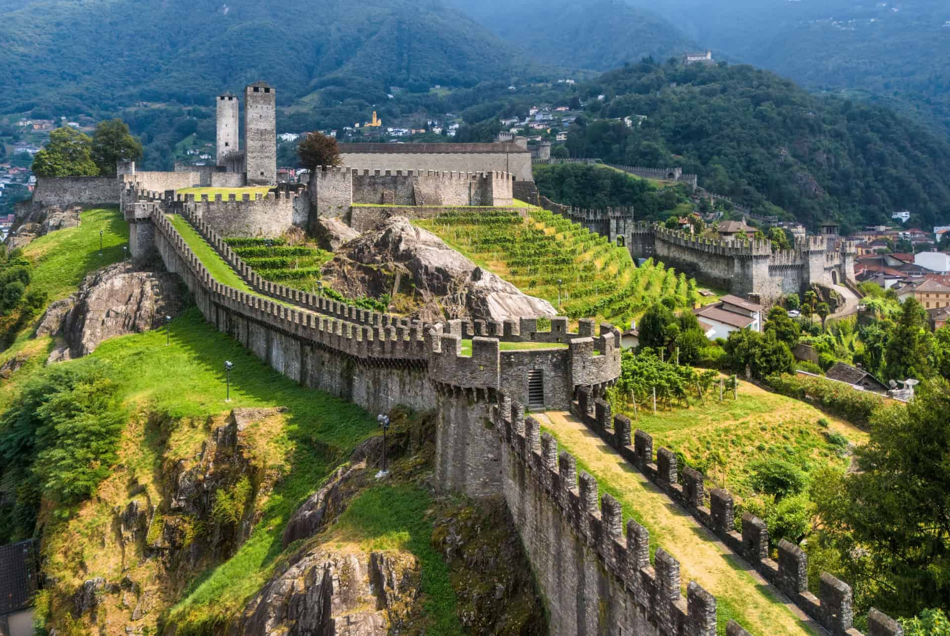 chateau castelgrande bellinzona plus beaux châteaux en suisse