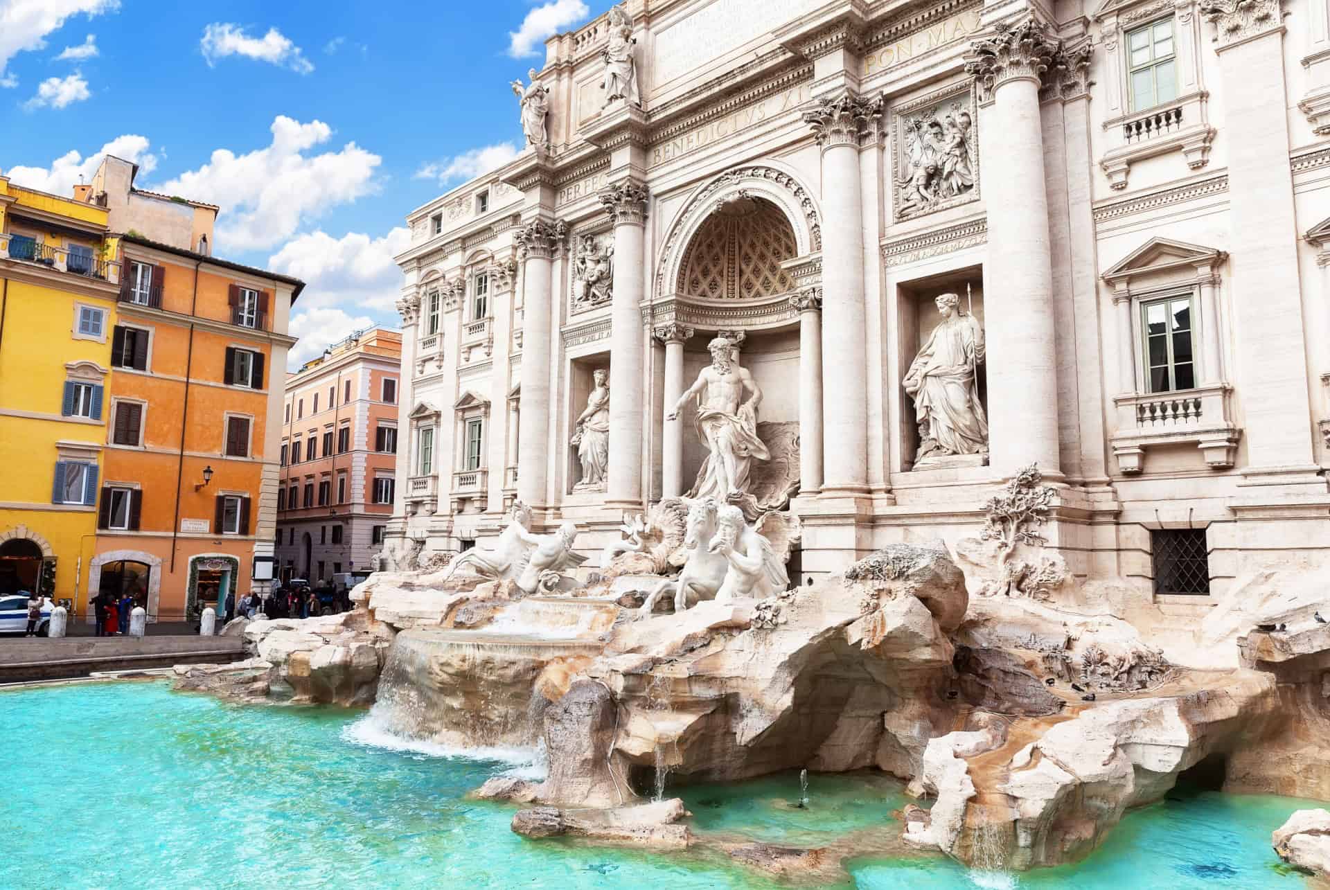 fontaine de trevi rome en juin