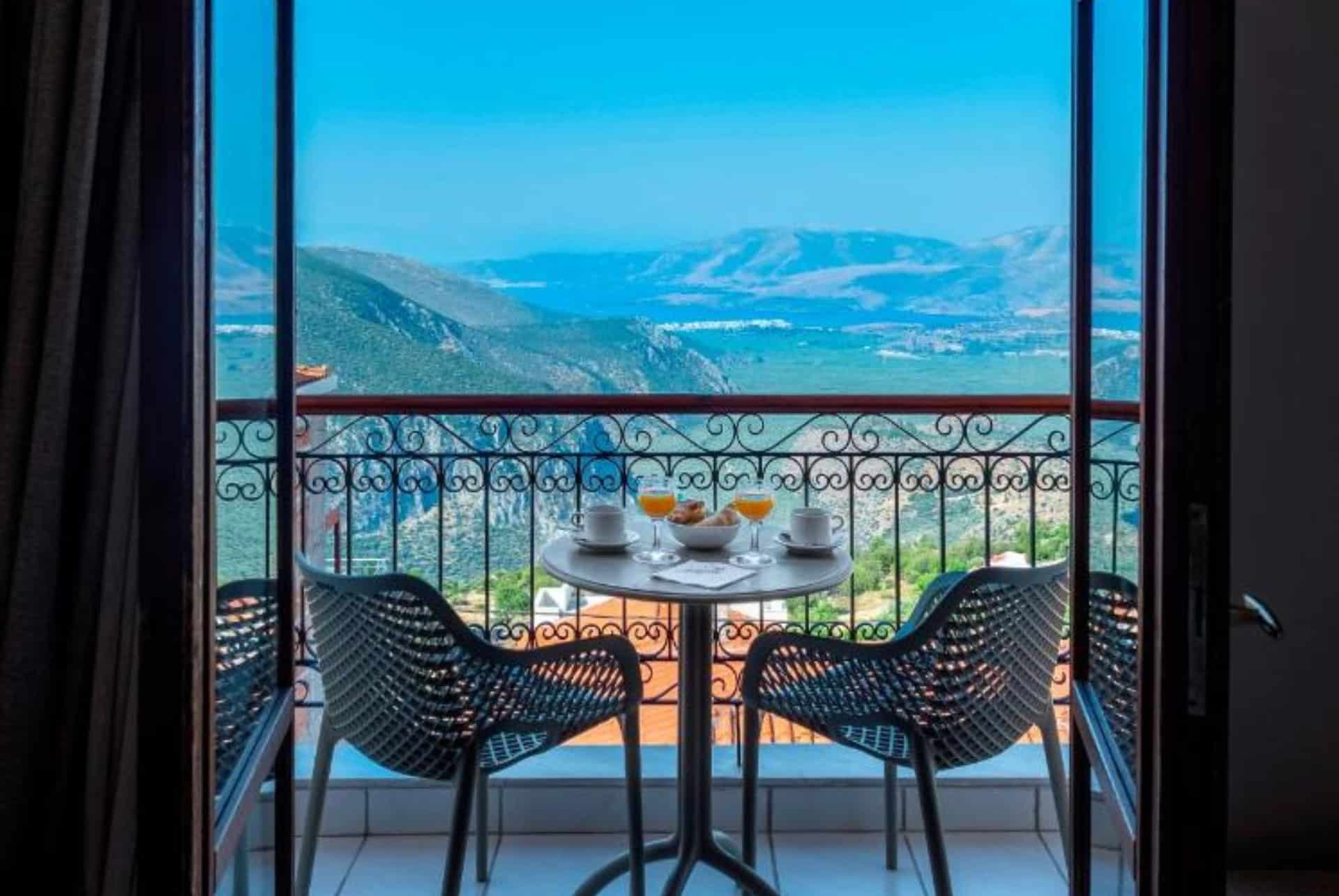 ou dormir pendant un road trip en grece fedriades delphi hotel vue