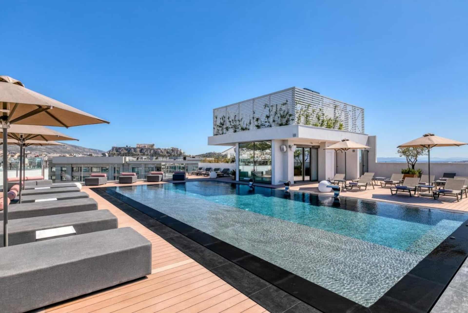 ou dormir pendant un road trip en grece the stanley piscine