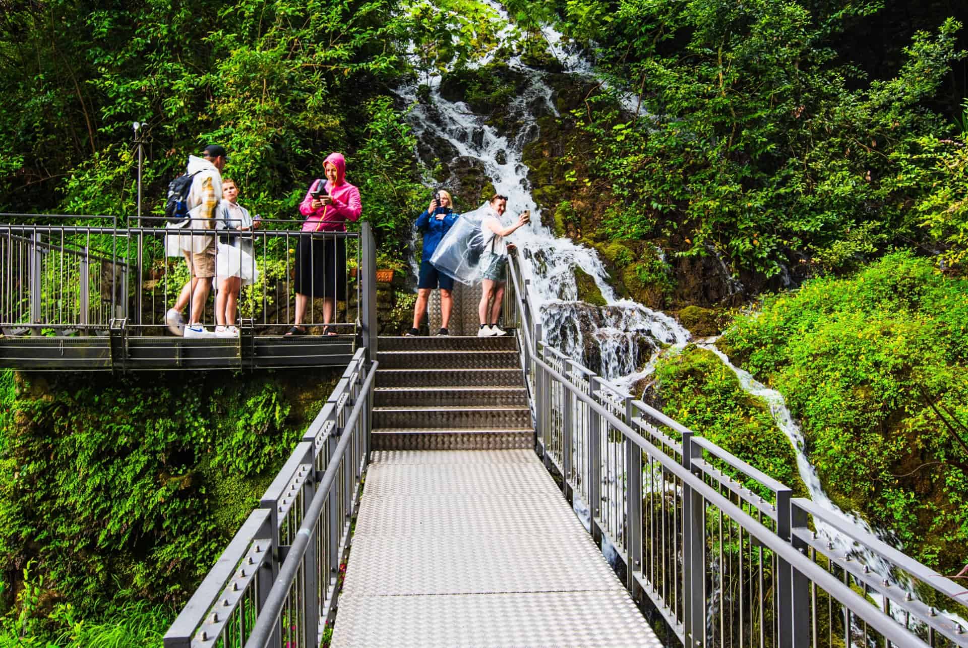 parco grotta cascata varone