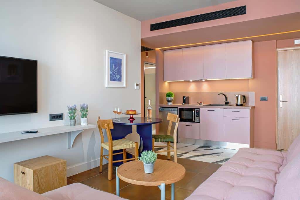 pavo art hotel road trip crete