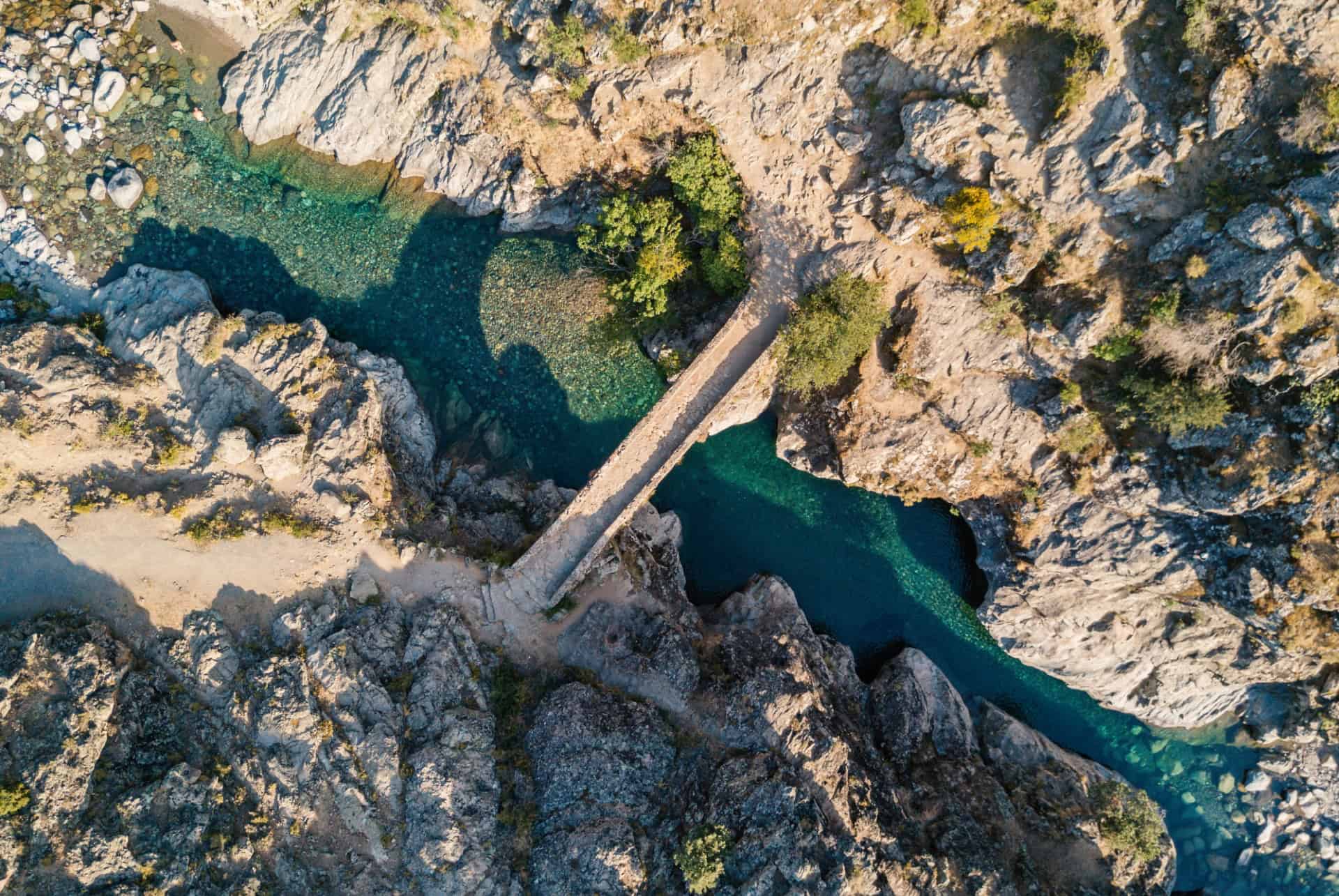 vue aerienne des gorges de asco pres de calvi