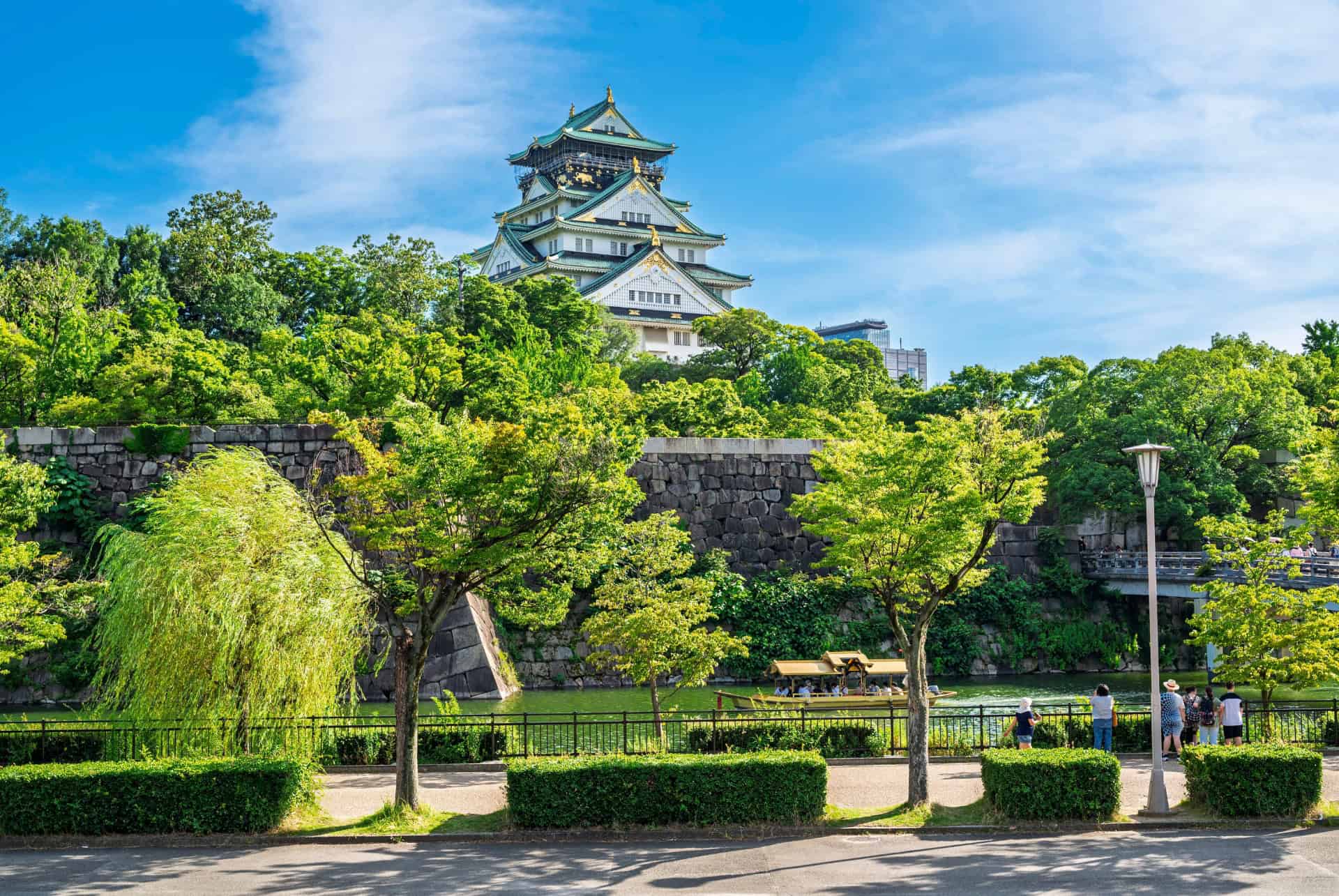 chaateau osaka japon en juin