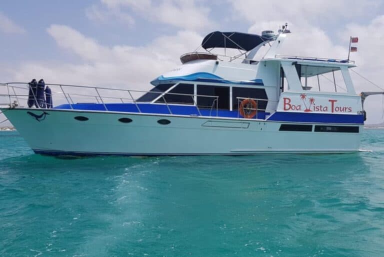 Excursion en bateau à moteur avec pêche, plongée en apnée et barbecue sur la plage
