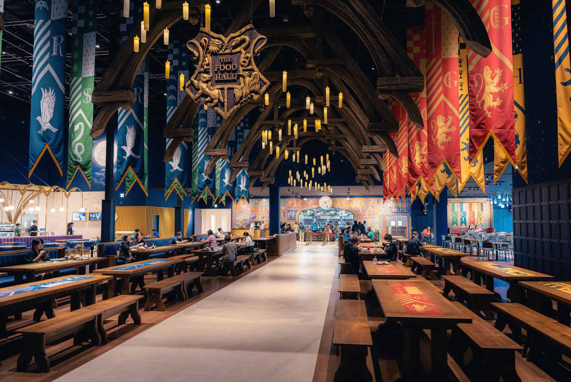 la grande salle aux studios warner bros harry potter de tokyo