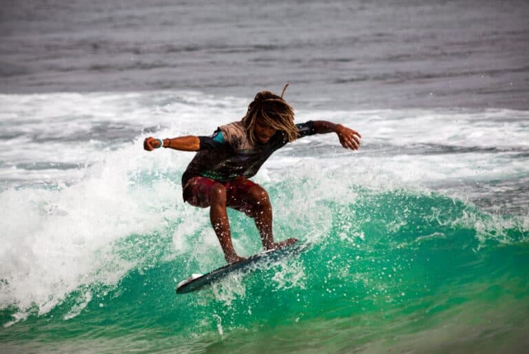 Leçon de surf sur la plage de Santa Maria