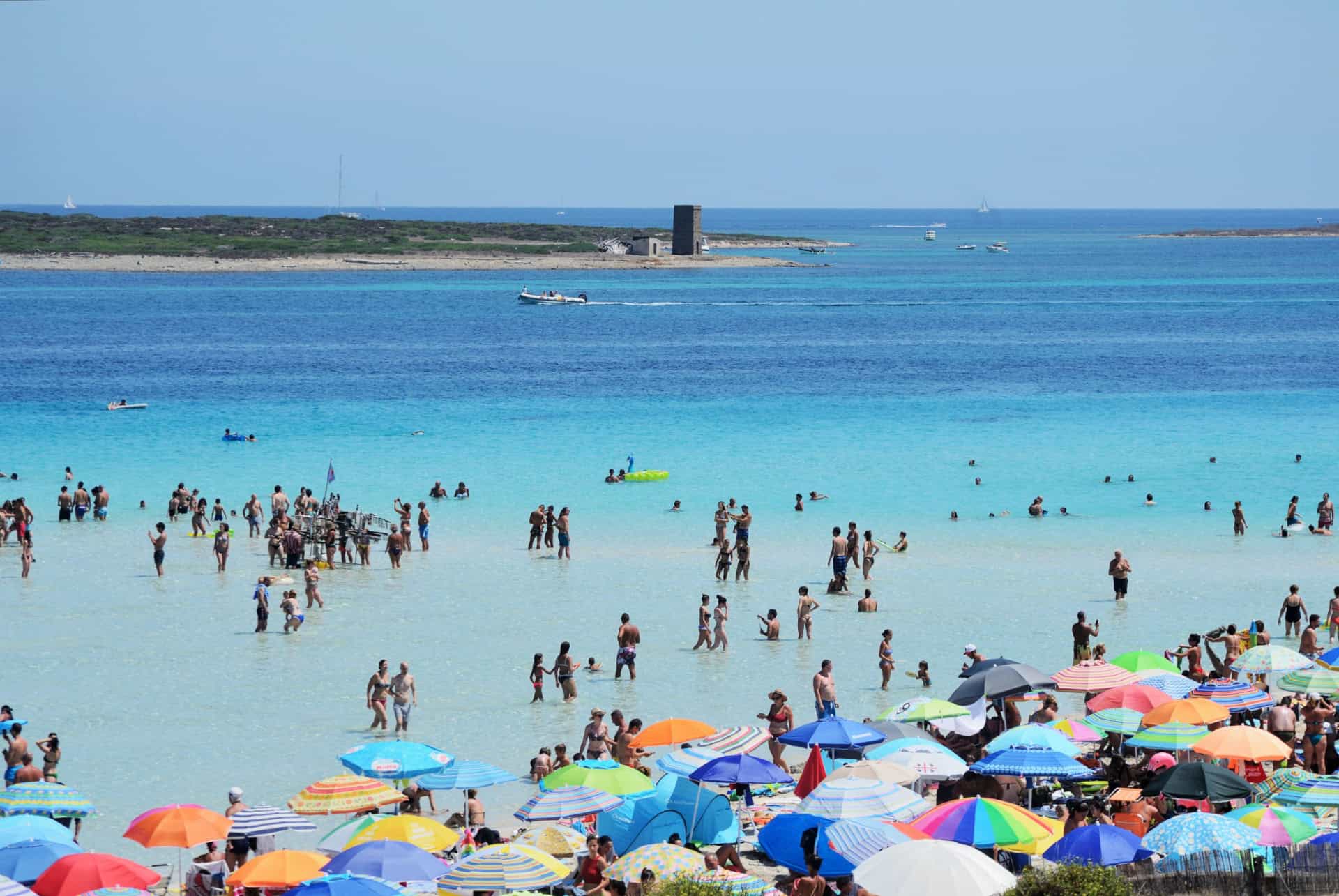 touristes a la pelosa stintino