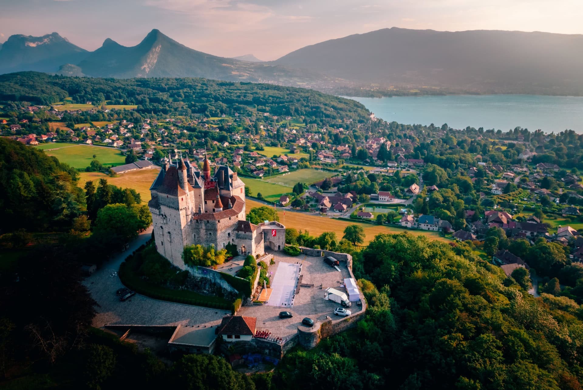 chateau de menthon saint bernard