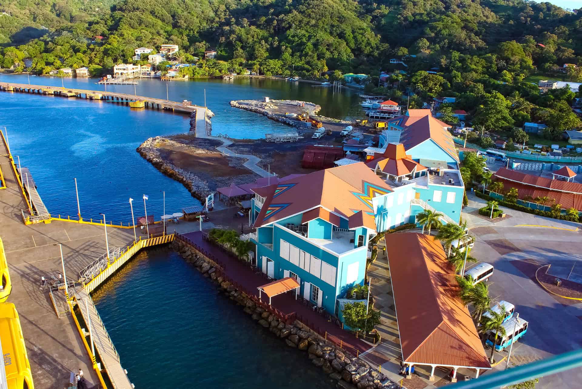 coxen hole port