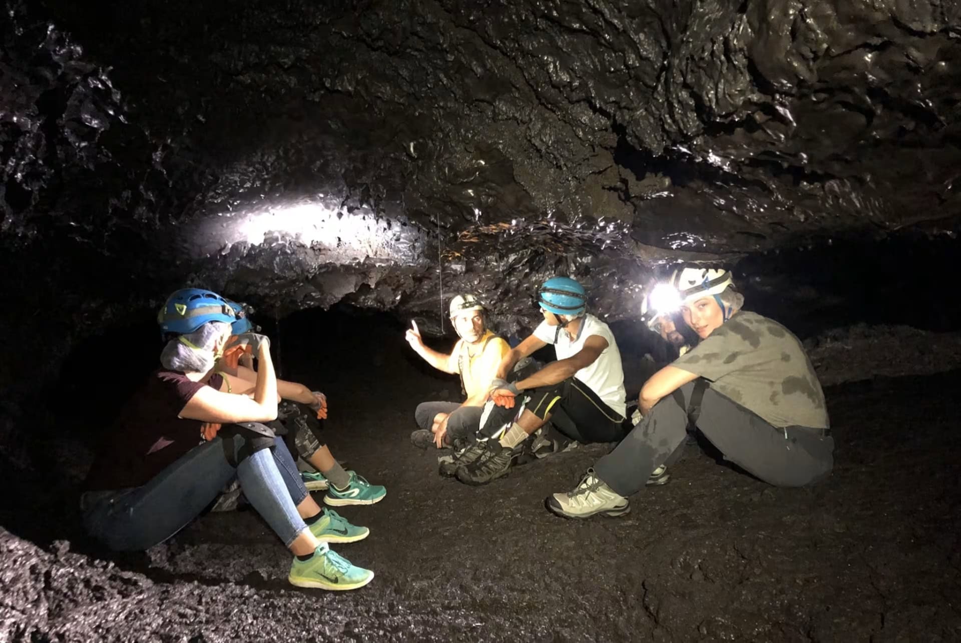 excursion tunnels lave piton