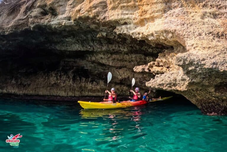 Excursion en kayak aux falaises de Maro