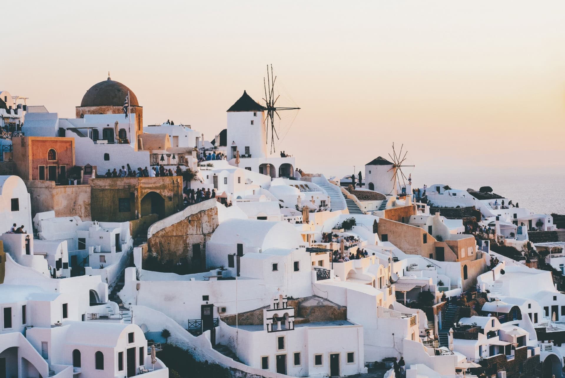 maisons troglodytes oia