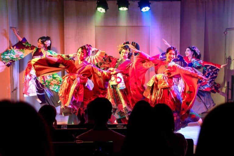 Spectacle de danse cabaret au Asakusa Kaguwa