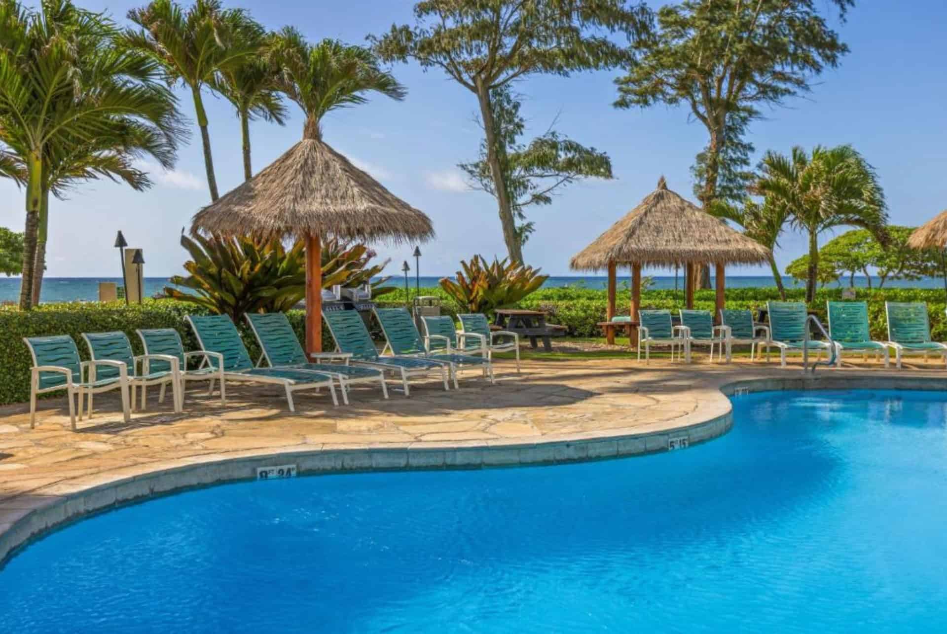 aston islander on the beach piscine