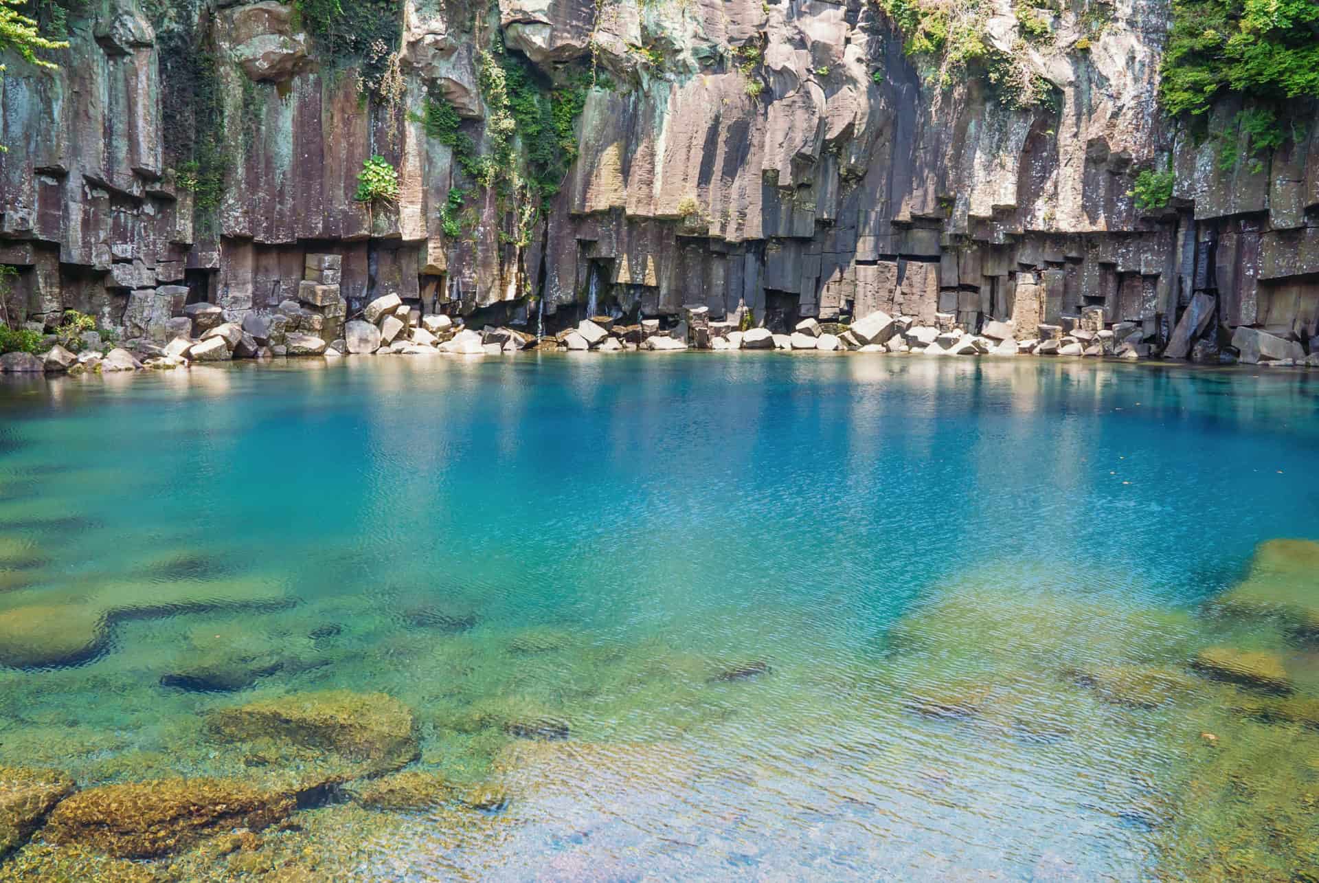 cascade de cheonjeyeon ile de jeju