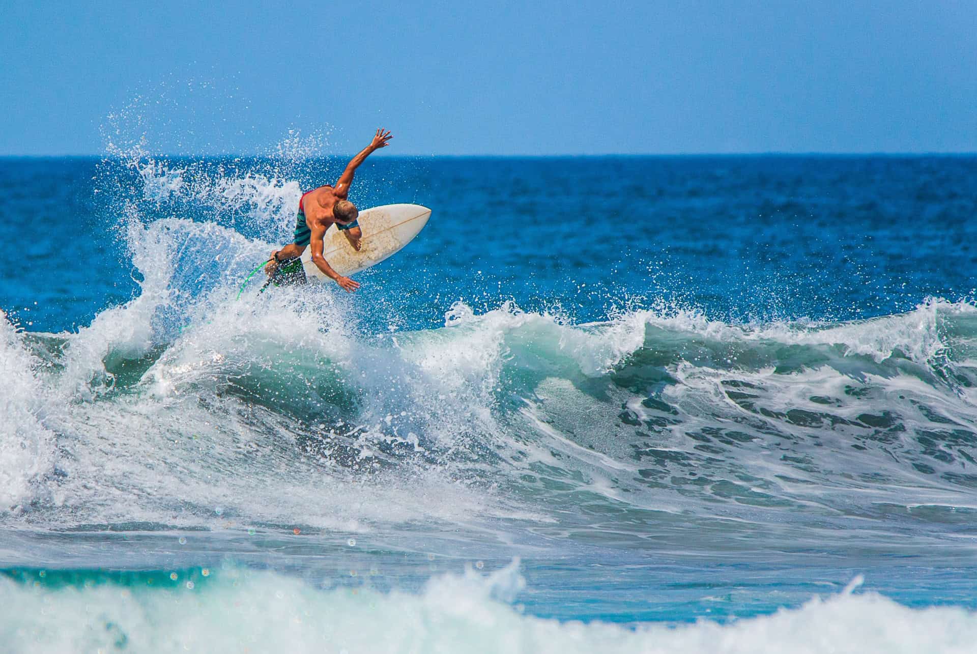 faire du surf au costa rica