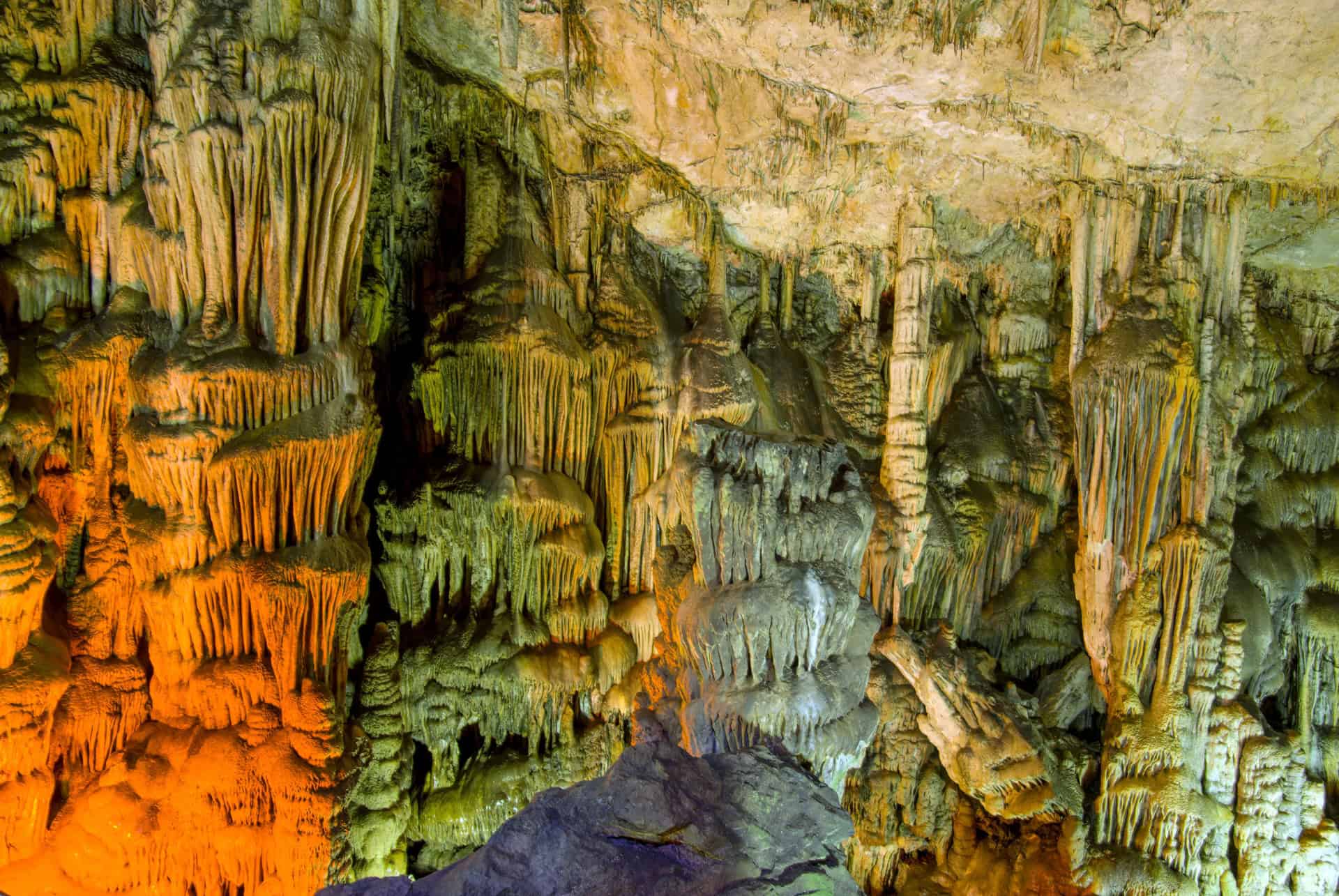 grotte de dikteon