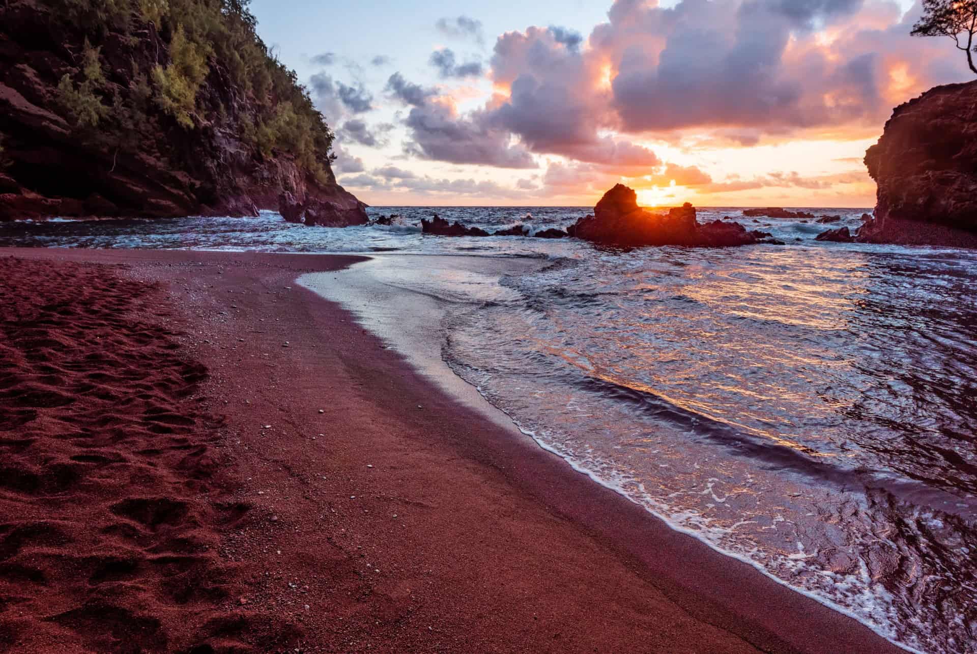 kaihalulu beach hawai