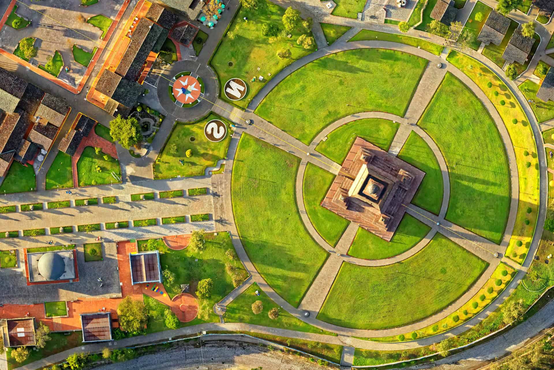 mitad del mundo quito equateur