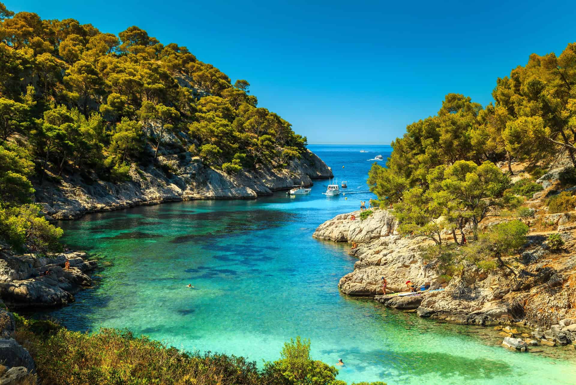 plage calanque port pin