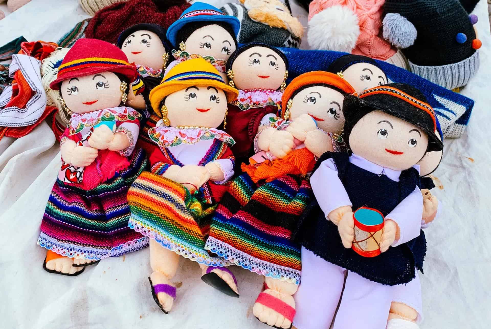 que faire en equateur visiter le marche artisanal a otavalo