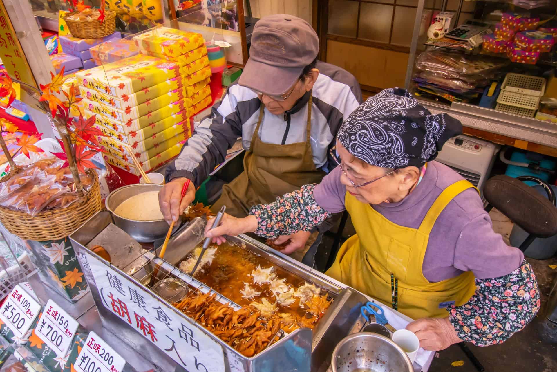 couple preparant specialites japonaises