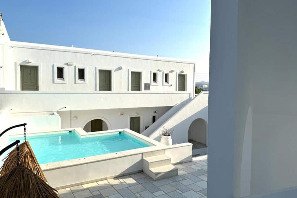 hotel artemis dormir paros