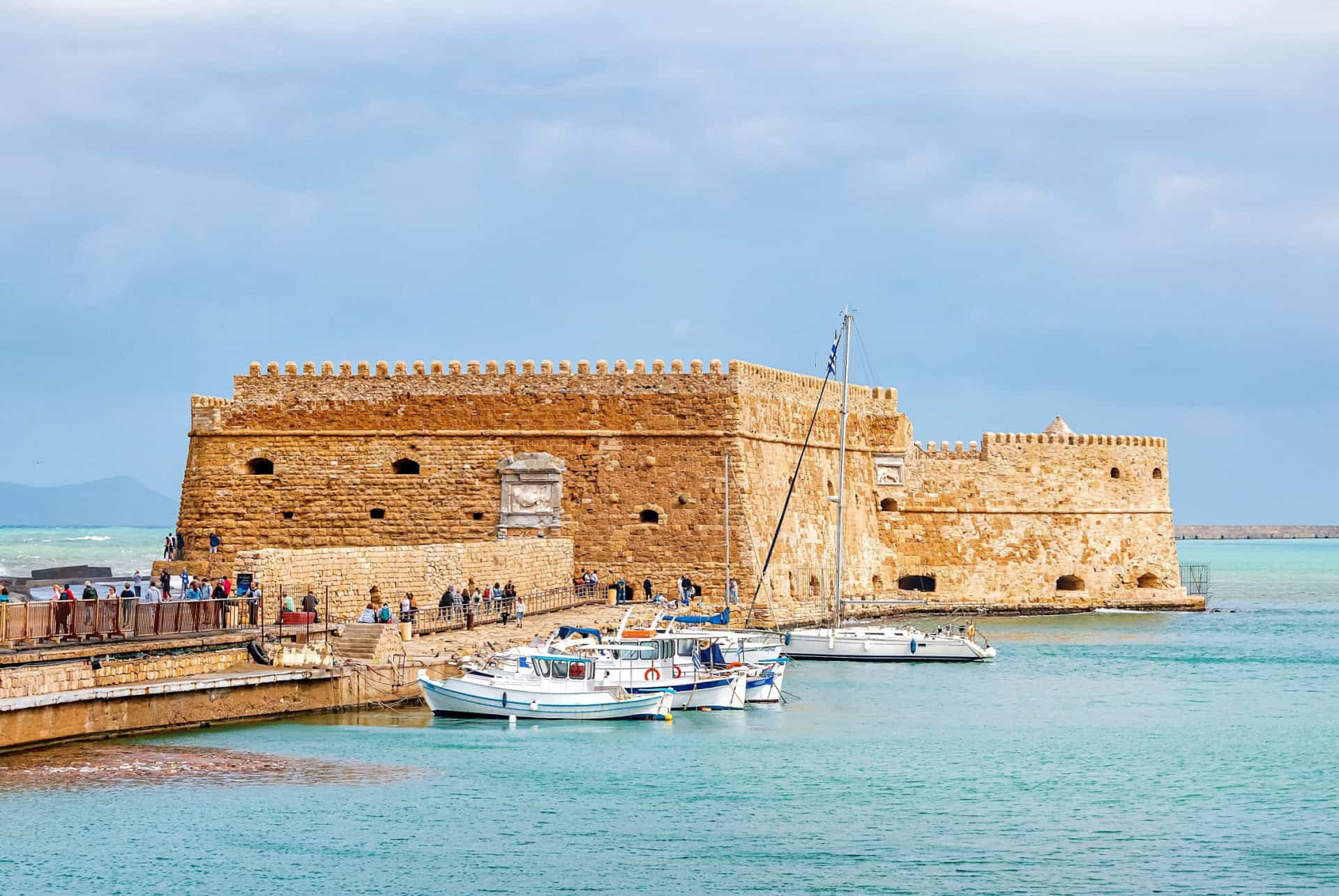 touristes en crete en octobre