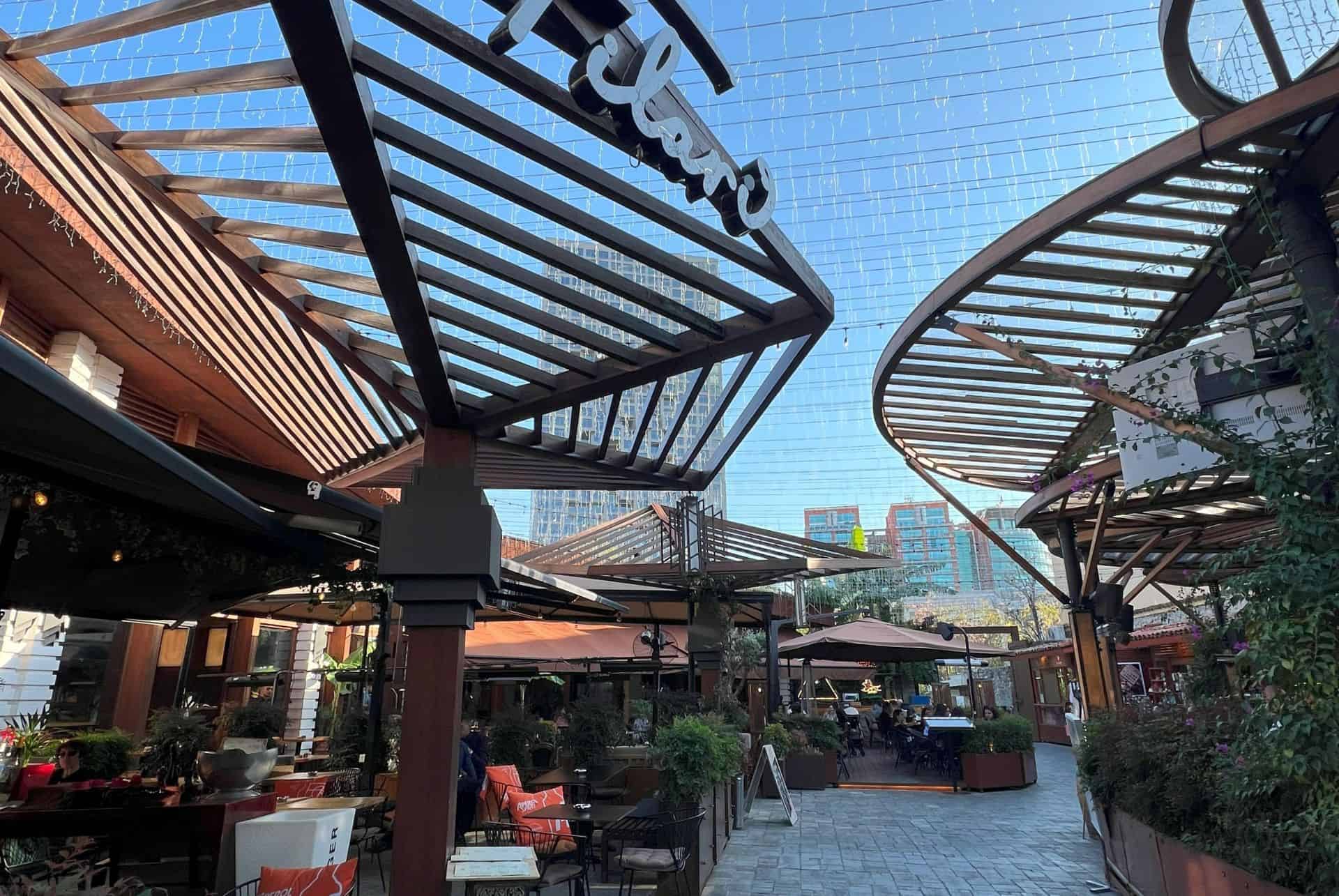 chateau de tirana restaurants