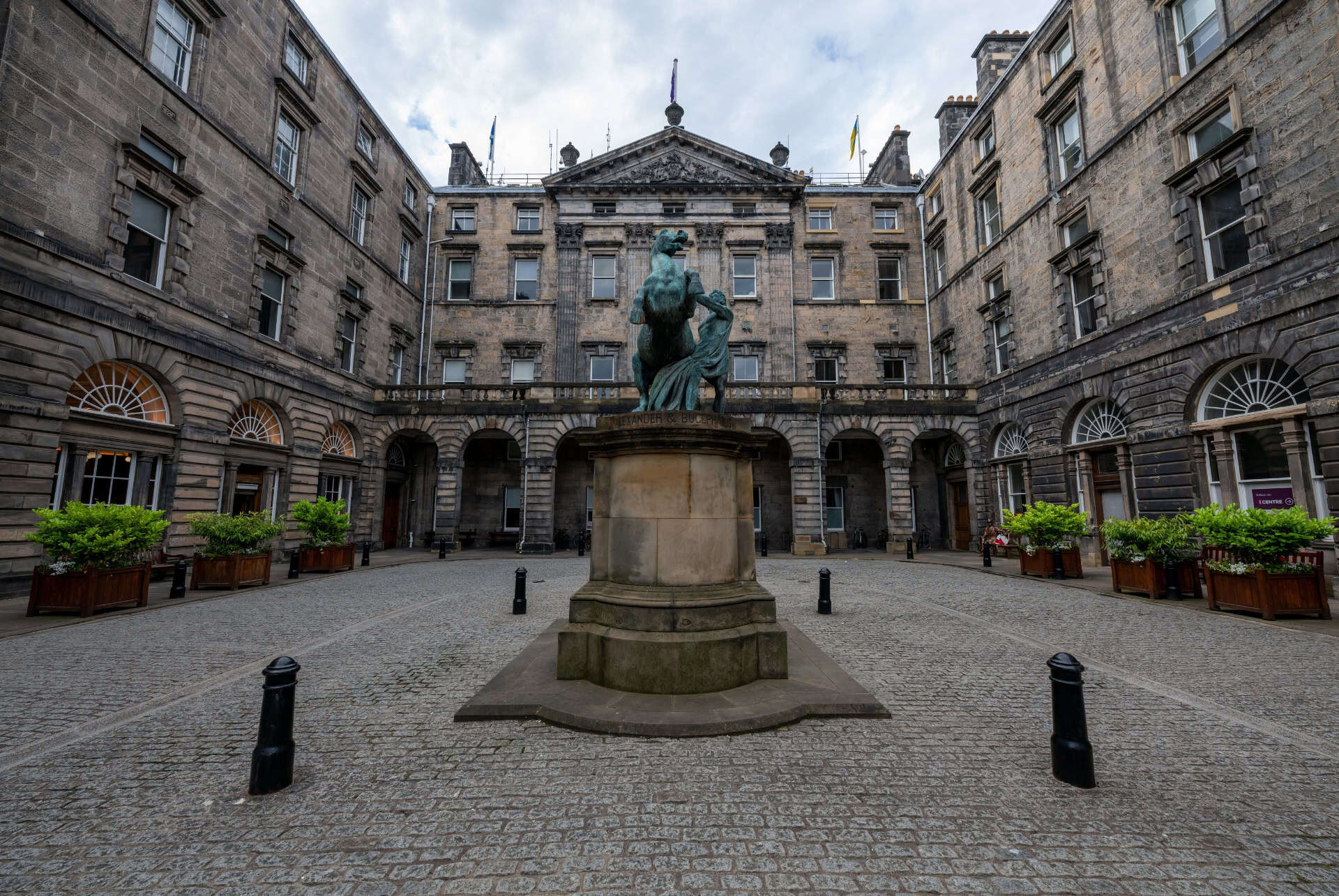 cour de la city chambers