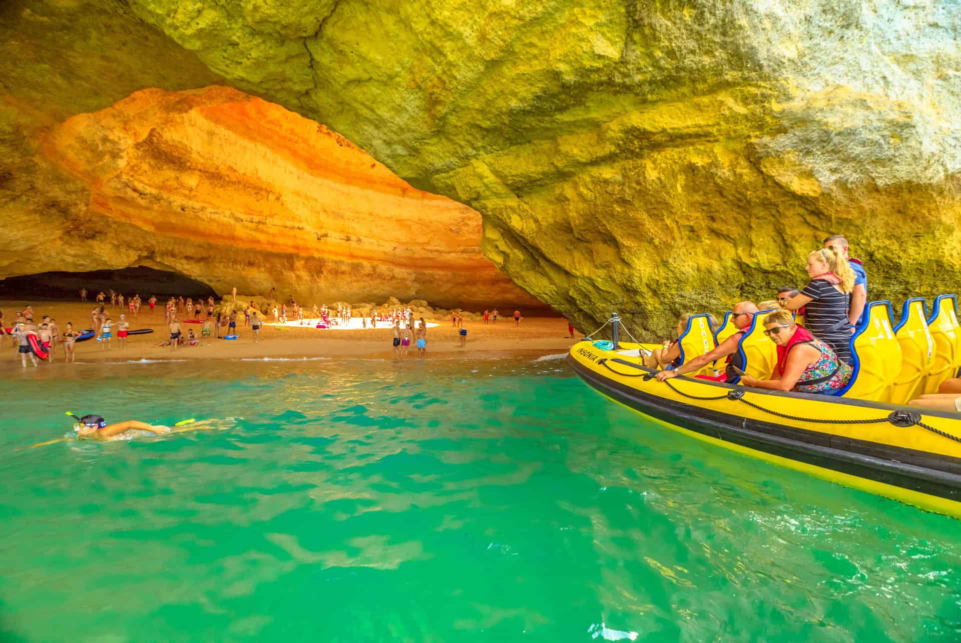 grotte de benagil nager